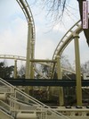 Een blik op het Butterfly element, en twee van de drie plaatsen waar Junior Coaster de monorail kruist.