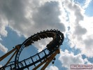 Door het heen en weer schudden van de constructie lijkt Boomerang veel sneller dan andere Vekoma Boomerangs.