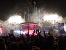 Bij zijn opkomst mocht vuurwerk natuurlijk niet ontbreken.