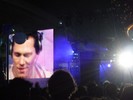Veel van de 7000 bezoekers hebben niet veel meer van Ti&euml;sto gezien
dan wat er op de twee gigantische videoschermen te zien was.