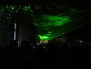 Vanaf diverse locaties in het park kleurden lasers de lucht groen.