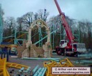 Het geel en groen van de voormalig kermiscoaster Extrem.
